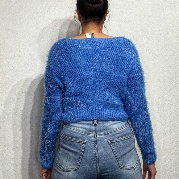 Divided H&M Blue Fuzzy V-Neck Crop Knit Sweater Sz M - Picture 9 of 11